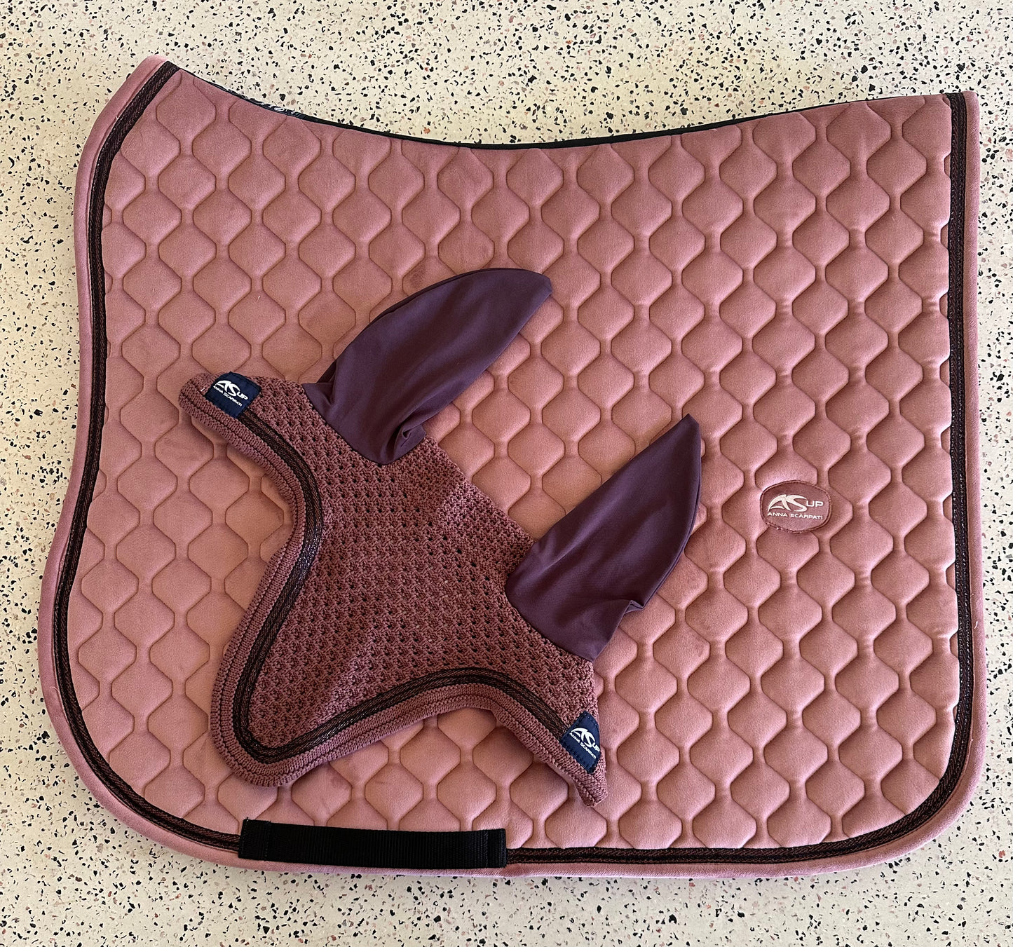 Matching Set: Anna Scarpati Quinoa 45 Dressage Saddle Pad & Zueg 45 Fly Bonnet - Rosa