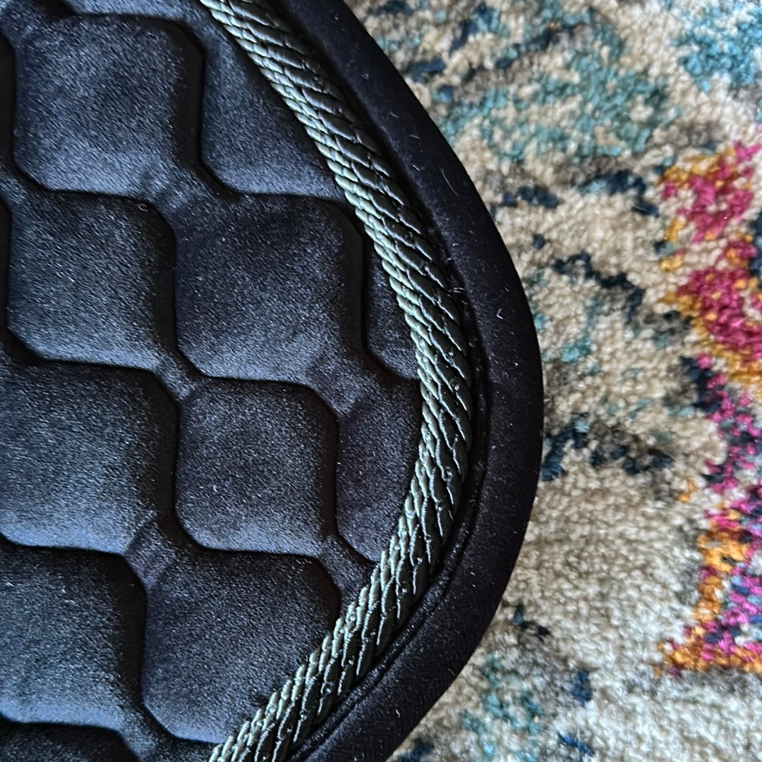 Anna Scarpati Black Velvet Jump Pad