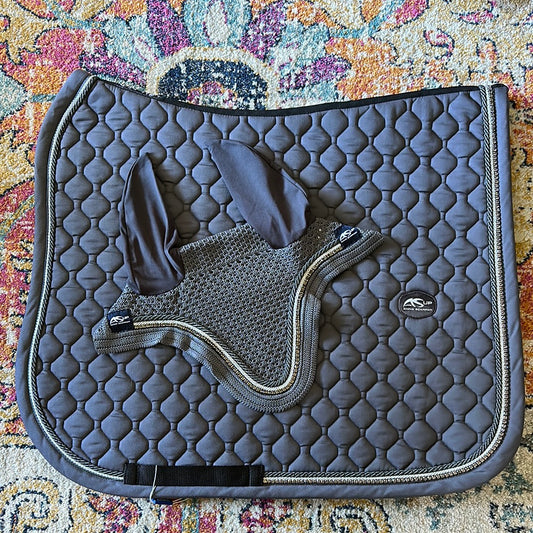 Anna Scarpati Grey Quema Dressage Pad + Grey Zueg 49 Bonnet