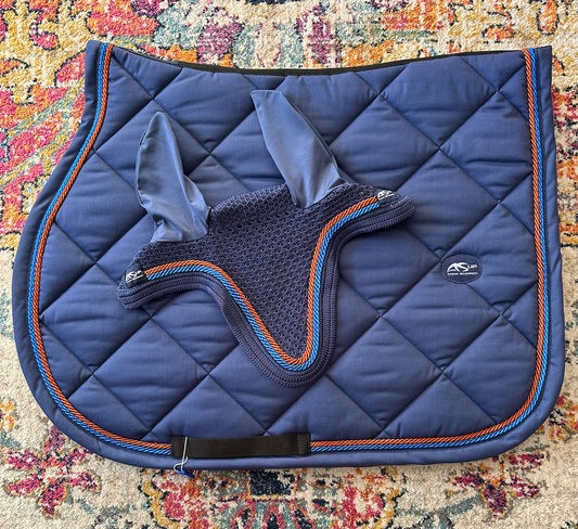 Anna Scarpati Quola 51 Blue Jump Saddle Pad & Zeug 51 Blue Fly Hood